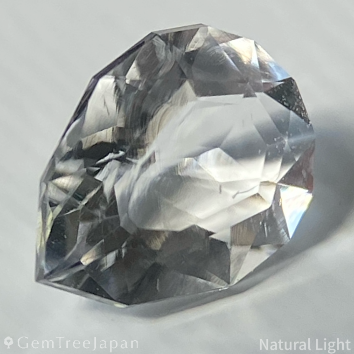 Hyalite Opal 0.644ct / Hungary