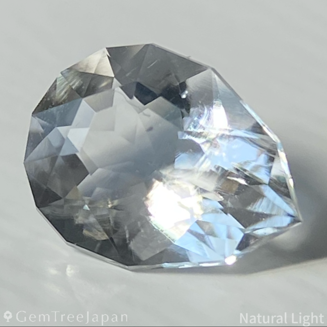 Hyalite Opal 0.644ct / Hungary