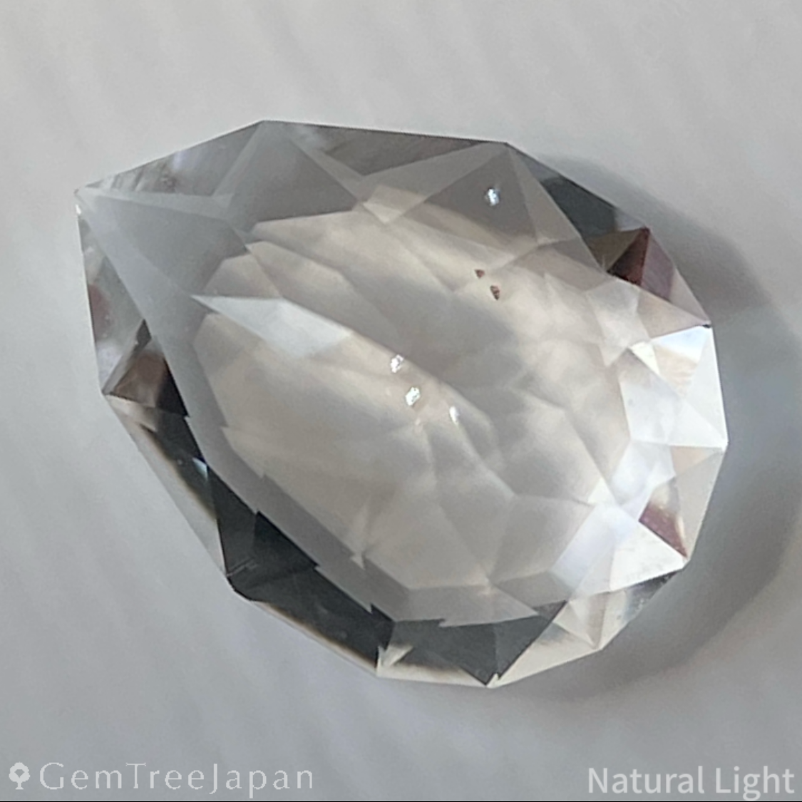 Hyalite Opal 0.644ct / Hungary