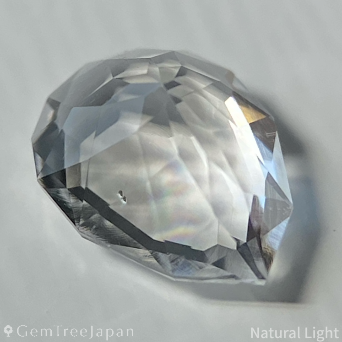 Hyalite Opal 0.644ct / Hungary