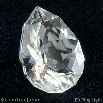 Hyalite Opal 0.644ct / Hungary