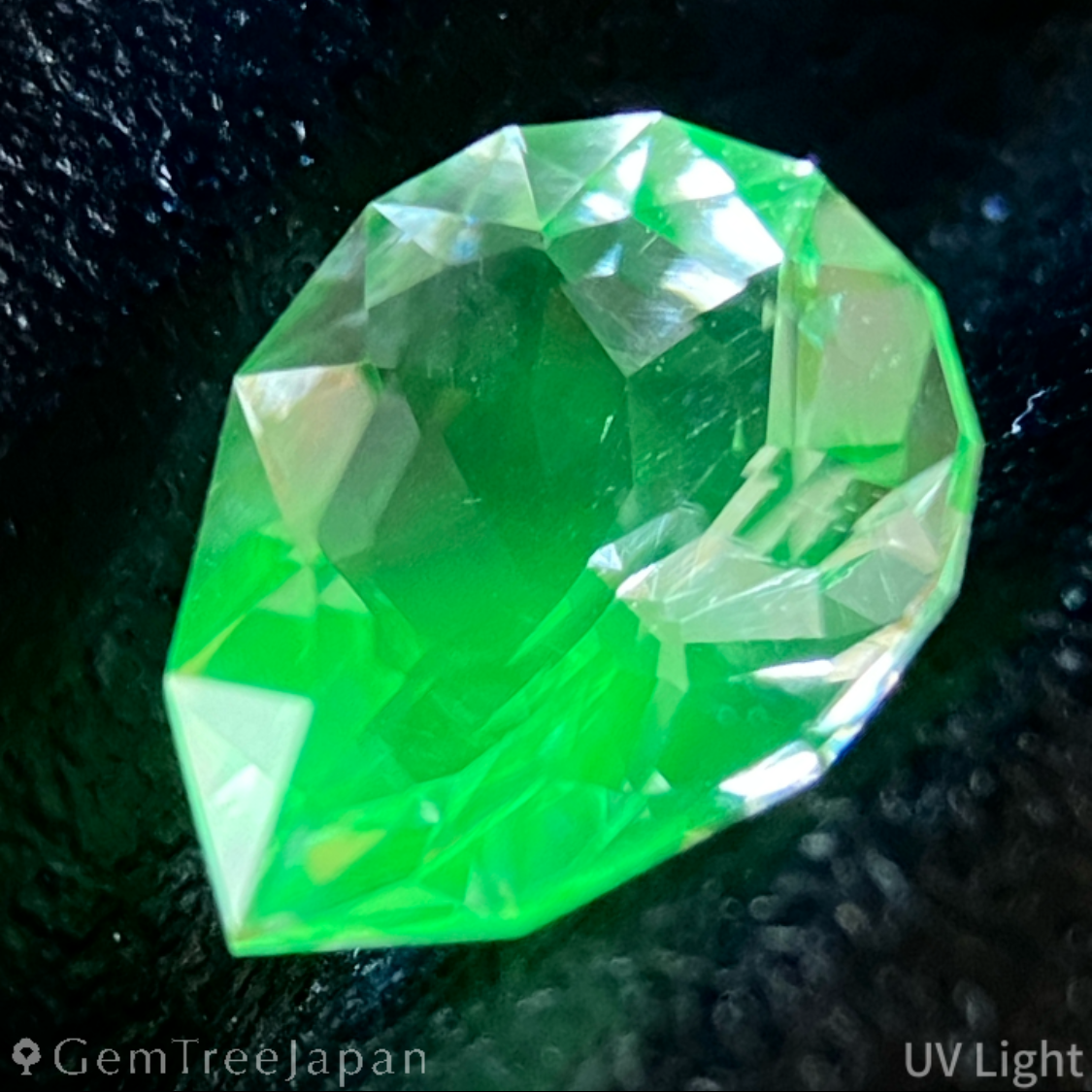 Hyalite Opal 0.644ct / Hungary