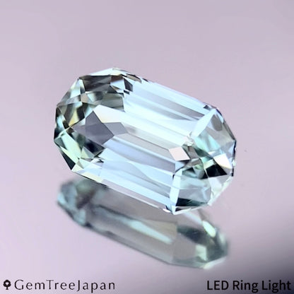 "Light Mint Green" Un-Heat Sapphire 0.646ct / Thailand (Kanchanaburi)