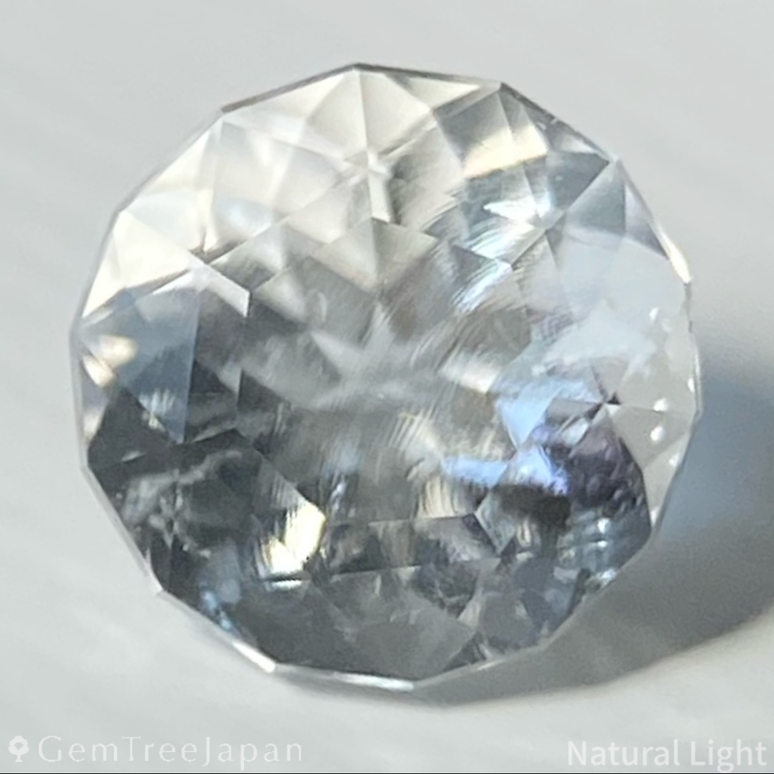 Hyalite Opal 0.669ct / Hungary