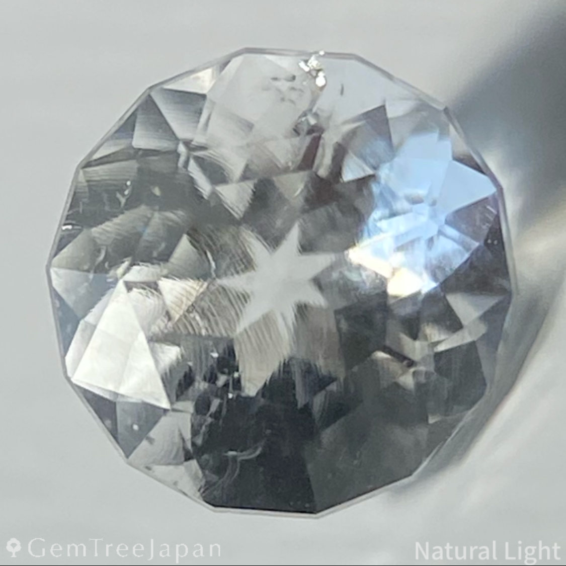 Hyalite Opal 0.669ct / Hungary