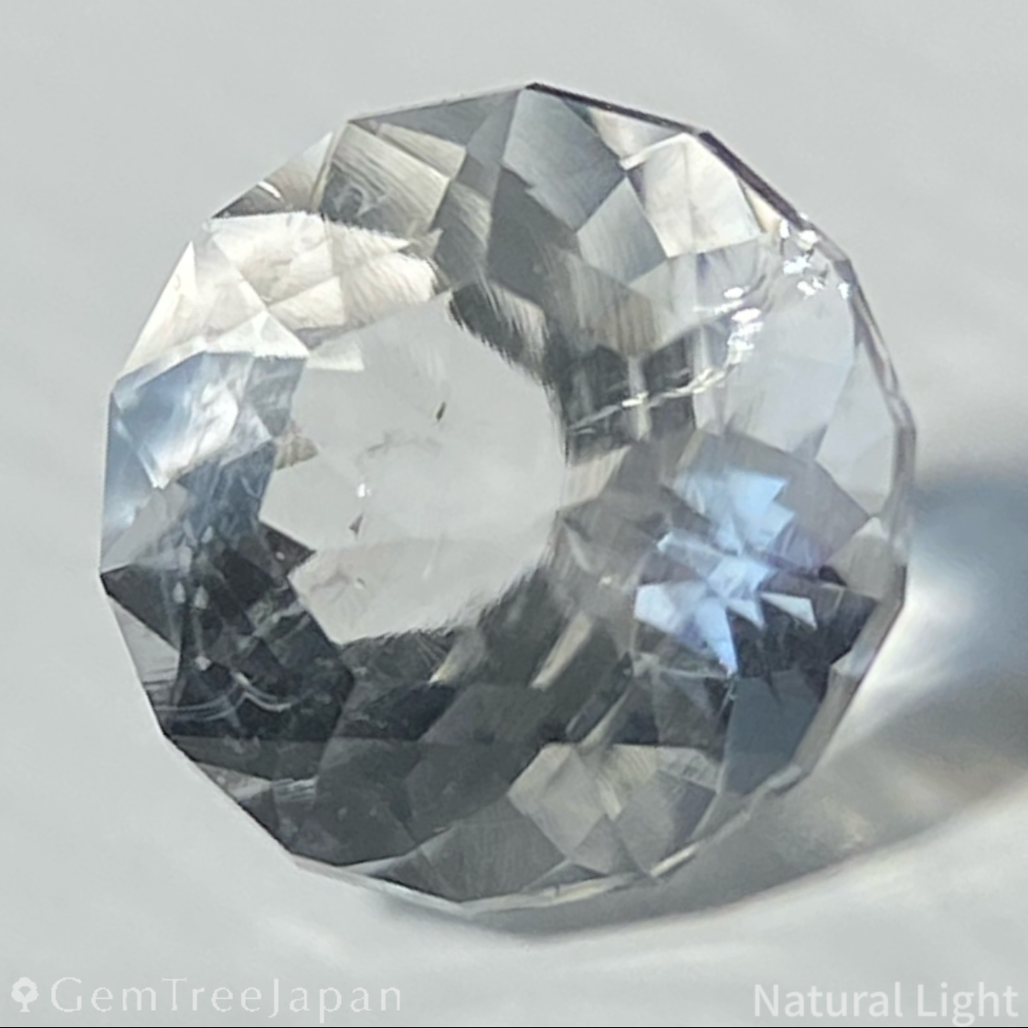 Hyalite Opal 0.669ct / Hungary