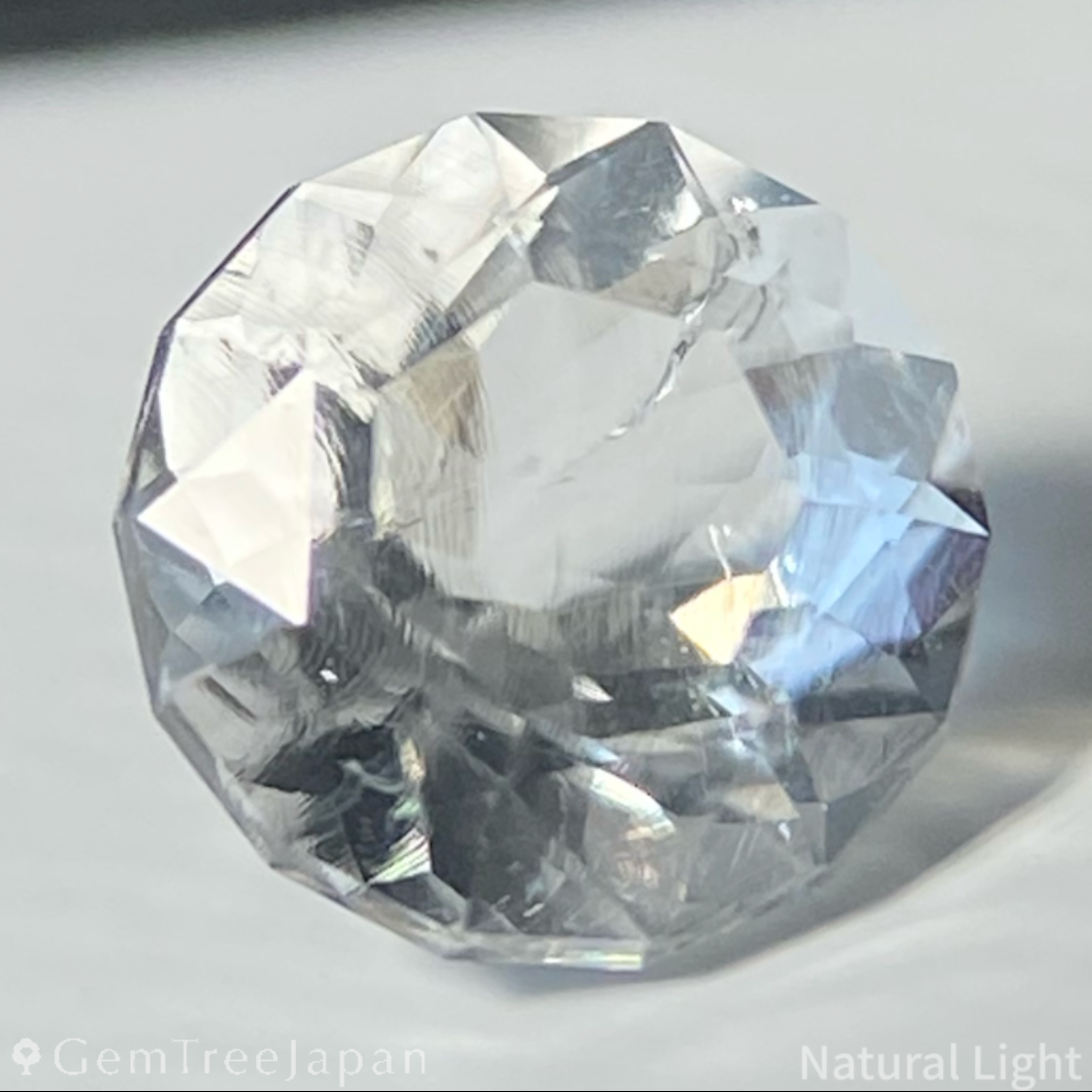 Hyalite Opal 0.669ct / Hungary