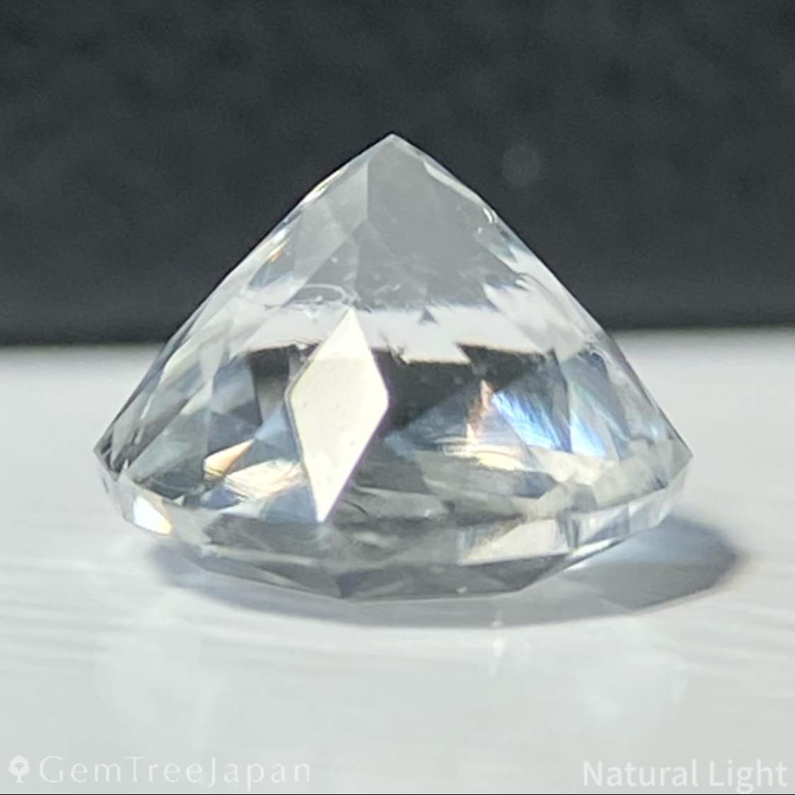 Hyalite Opal 0.669ct / Hungary