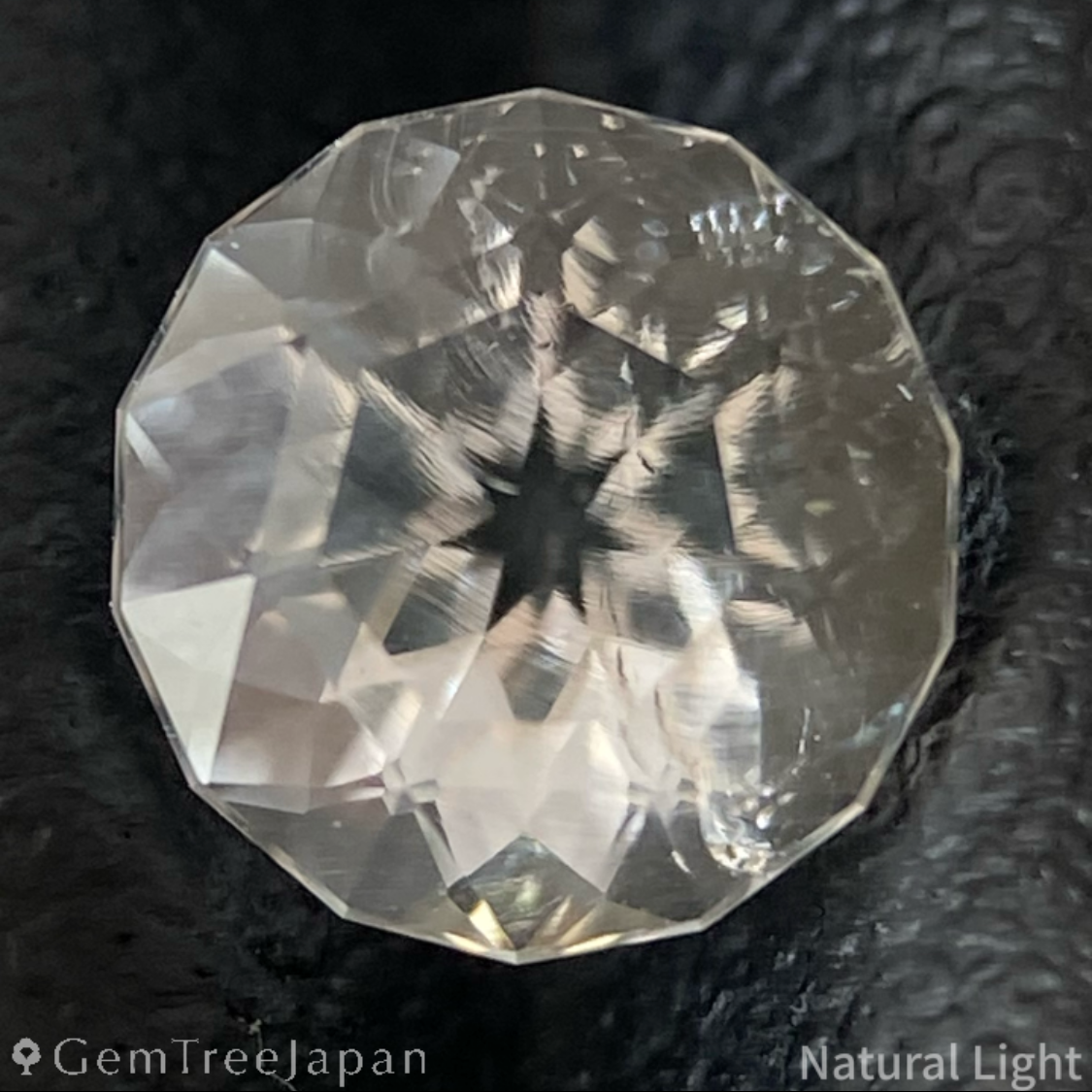 Hyalite Opal 0.669ct / Hungary