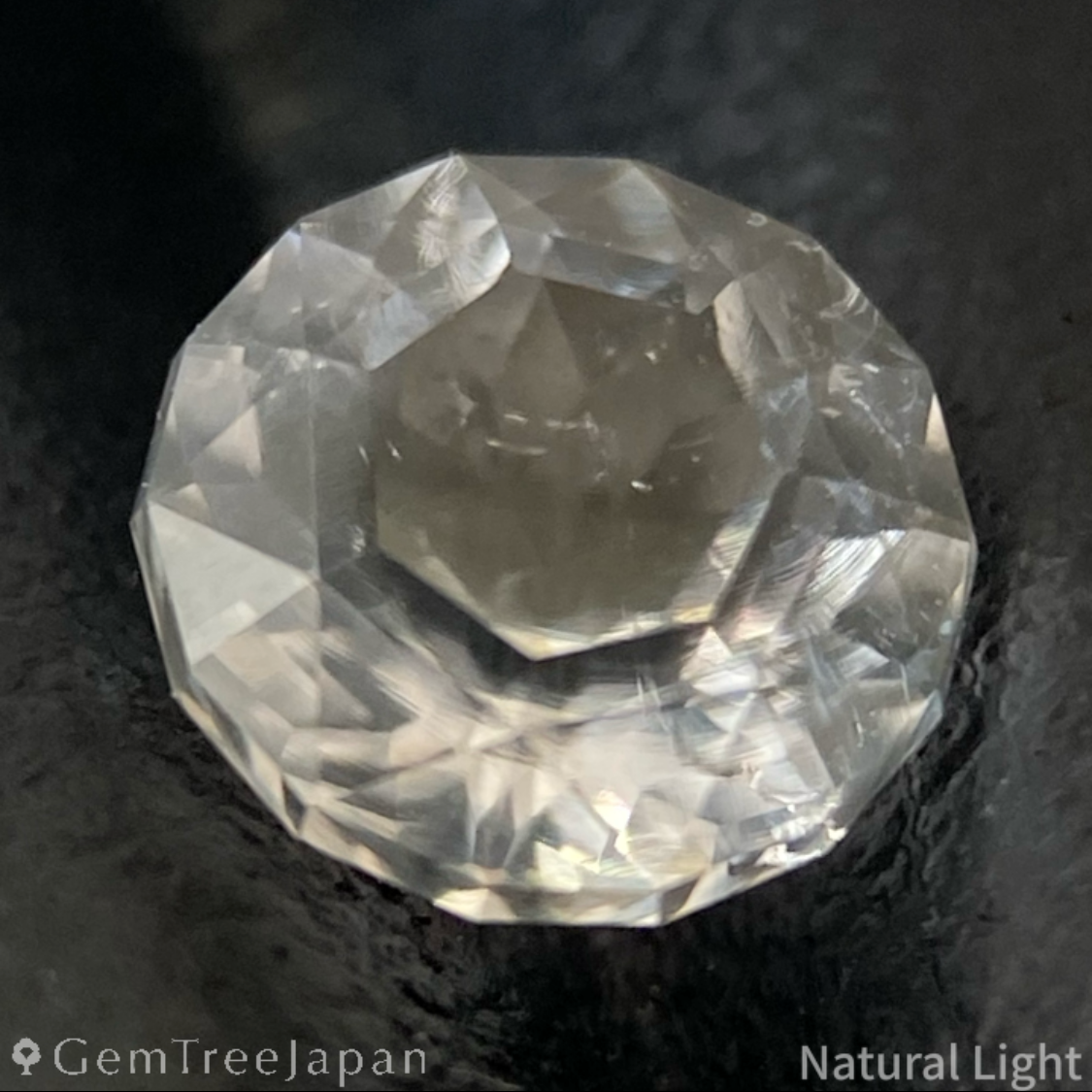 Hyalite Opal 0.669ct / Hungary