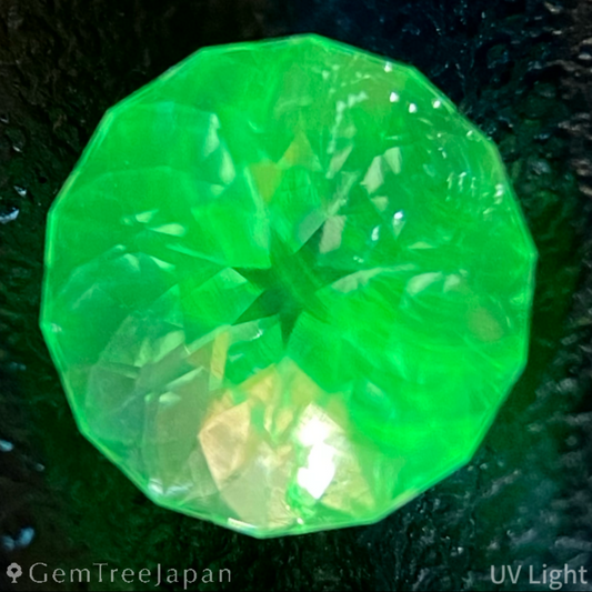 Hyalite Opal 0.669ct / Hungary