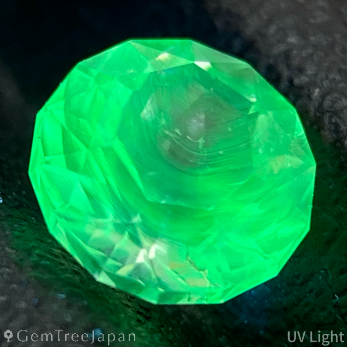 Hyalite Opal 0.669ct / Hungary