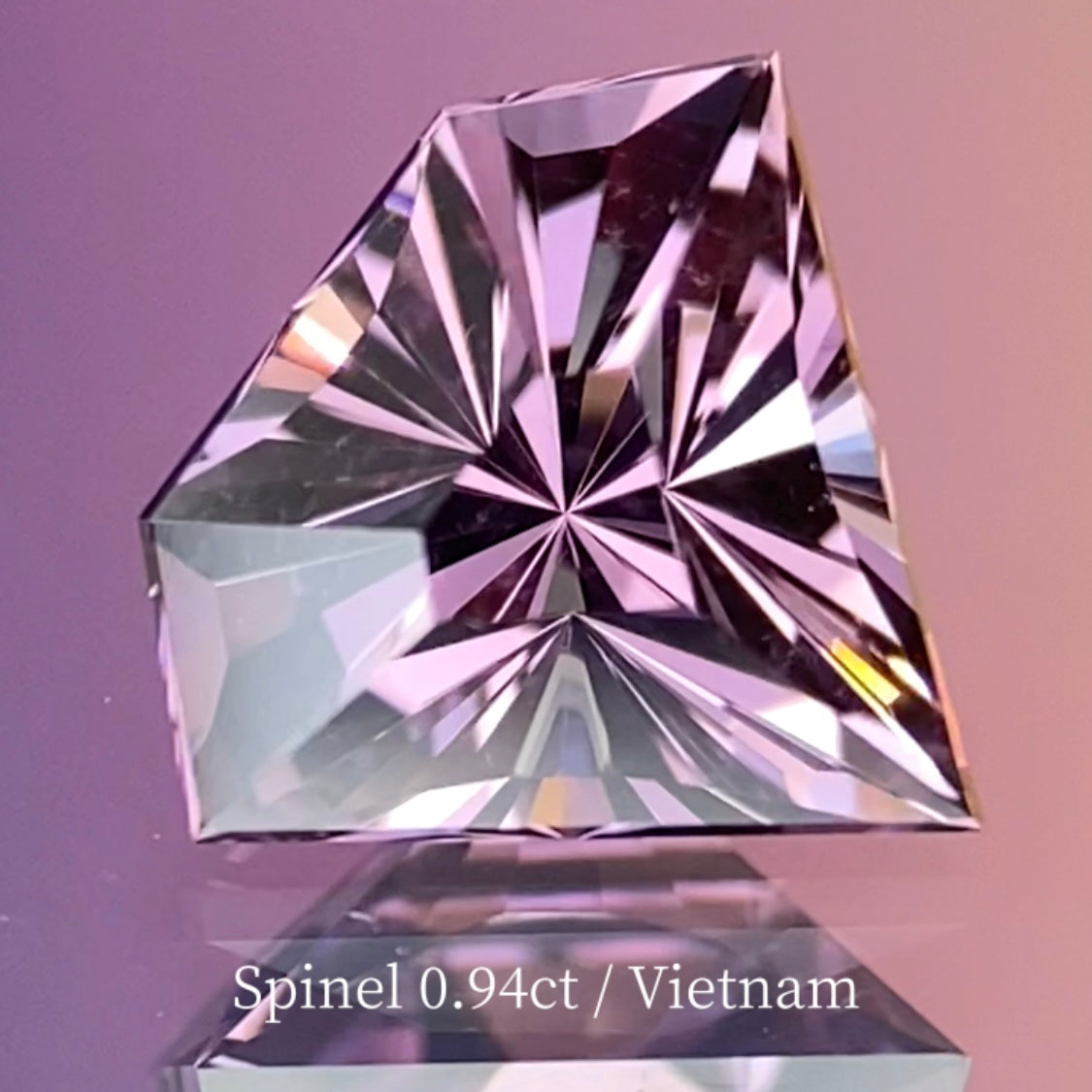 Spinel 0.94ct / Vietnam