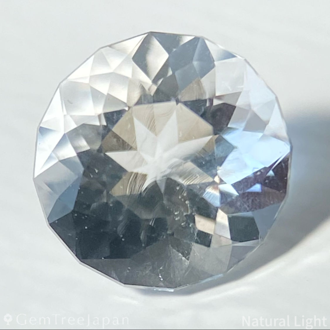 Hyalite Opal 0.940ct / Hungary