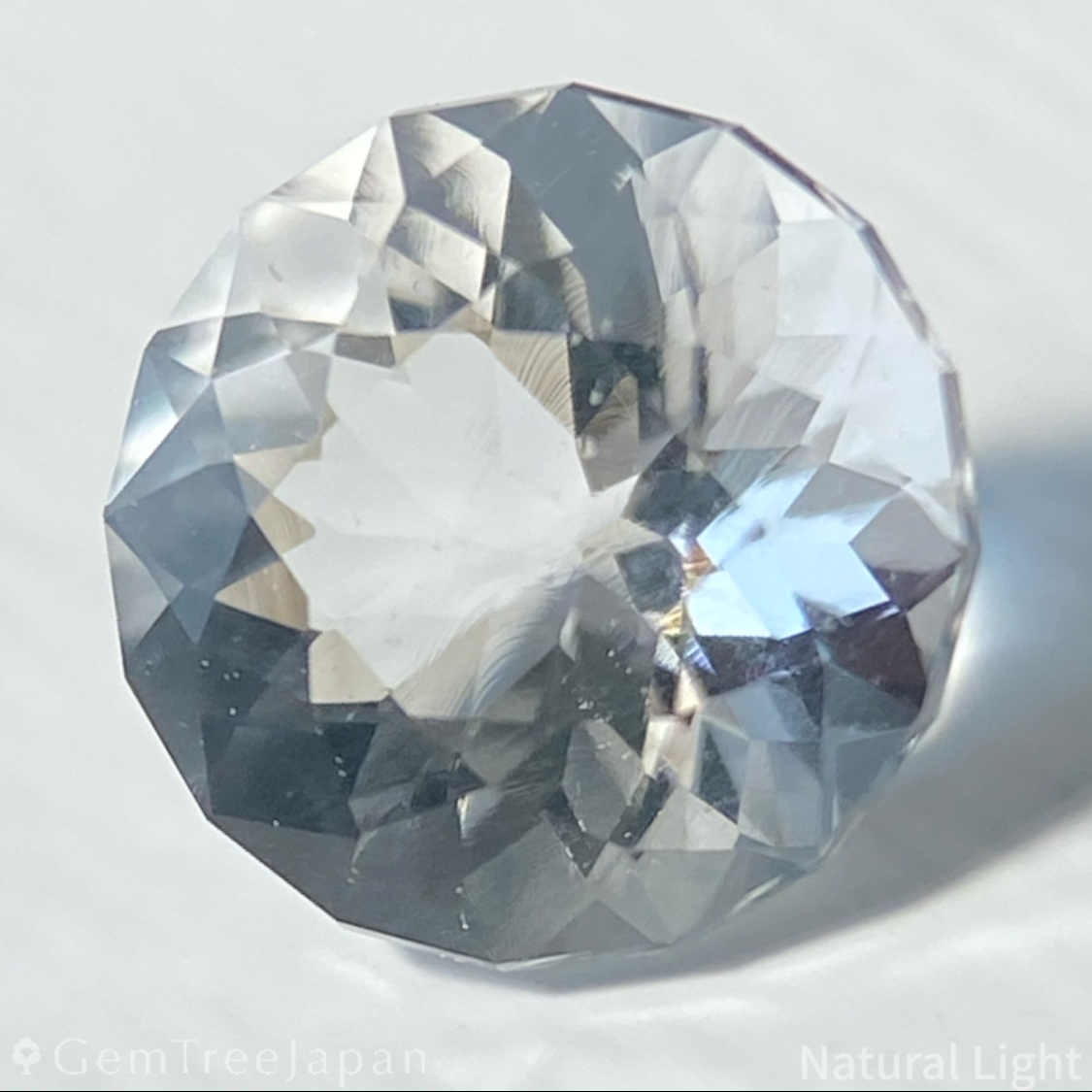 Hyalite Opal 0.940ct / Hungary