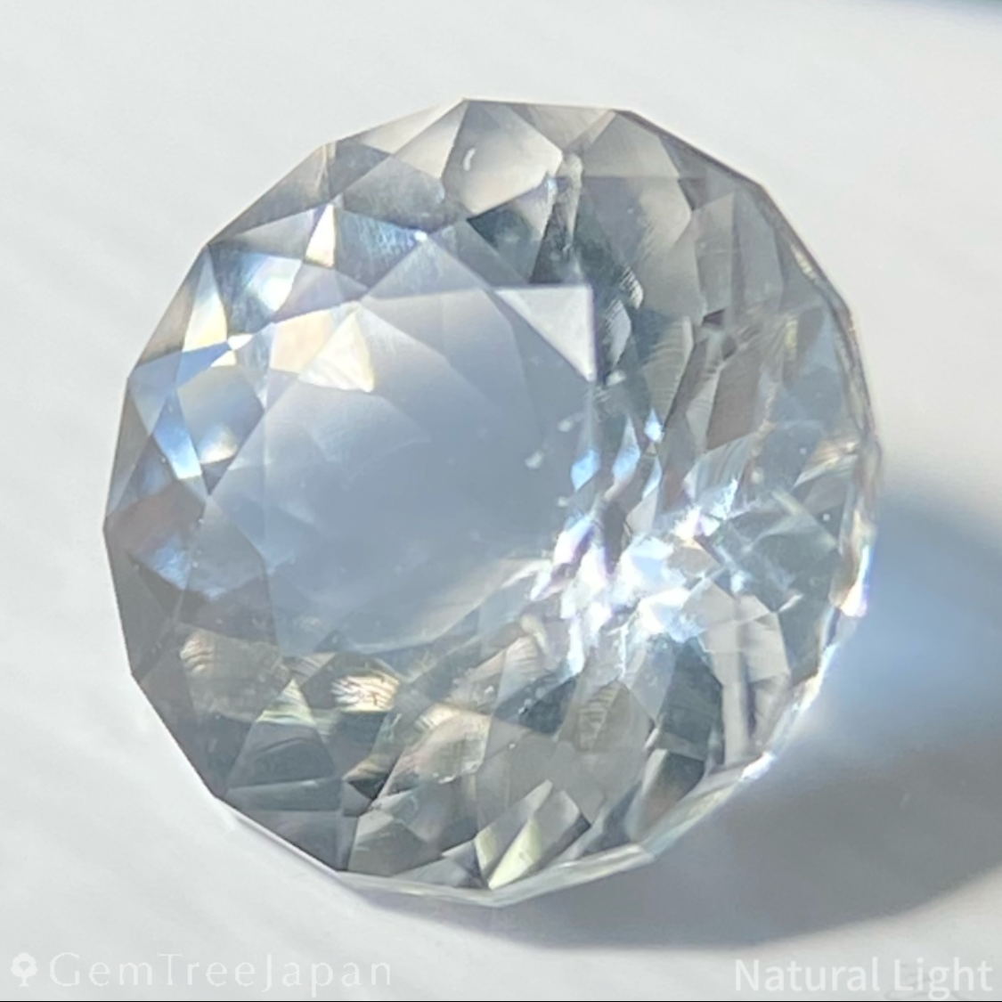 Hyalite Opal 0.940ct / Hungary