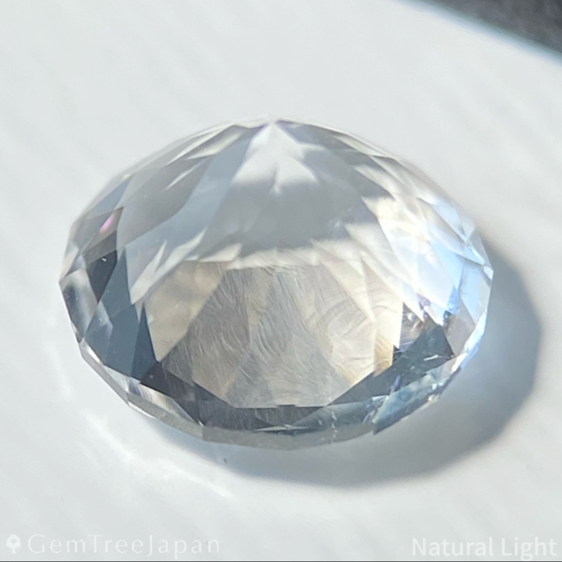 Hyalite Opal 0.940ct / Hungary