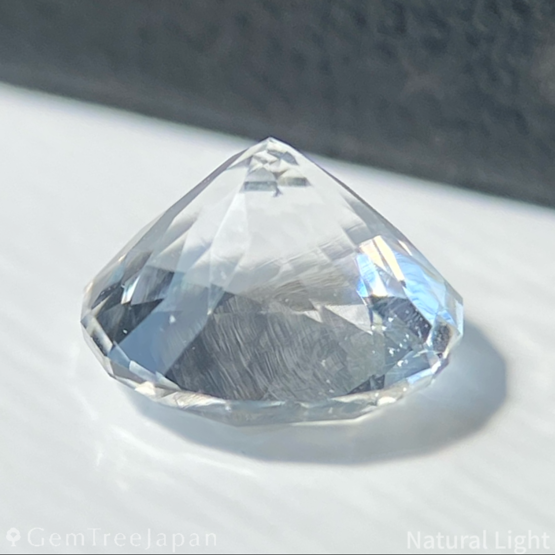 Hyalite Opal 0.940ct / Hungary