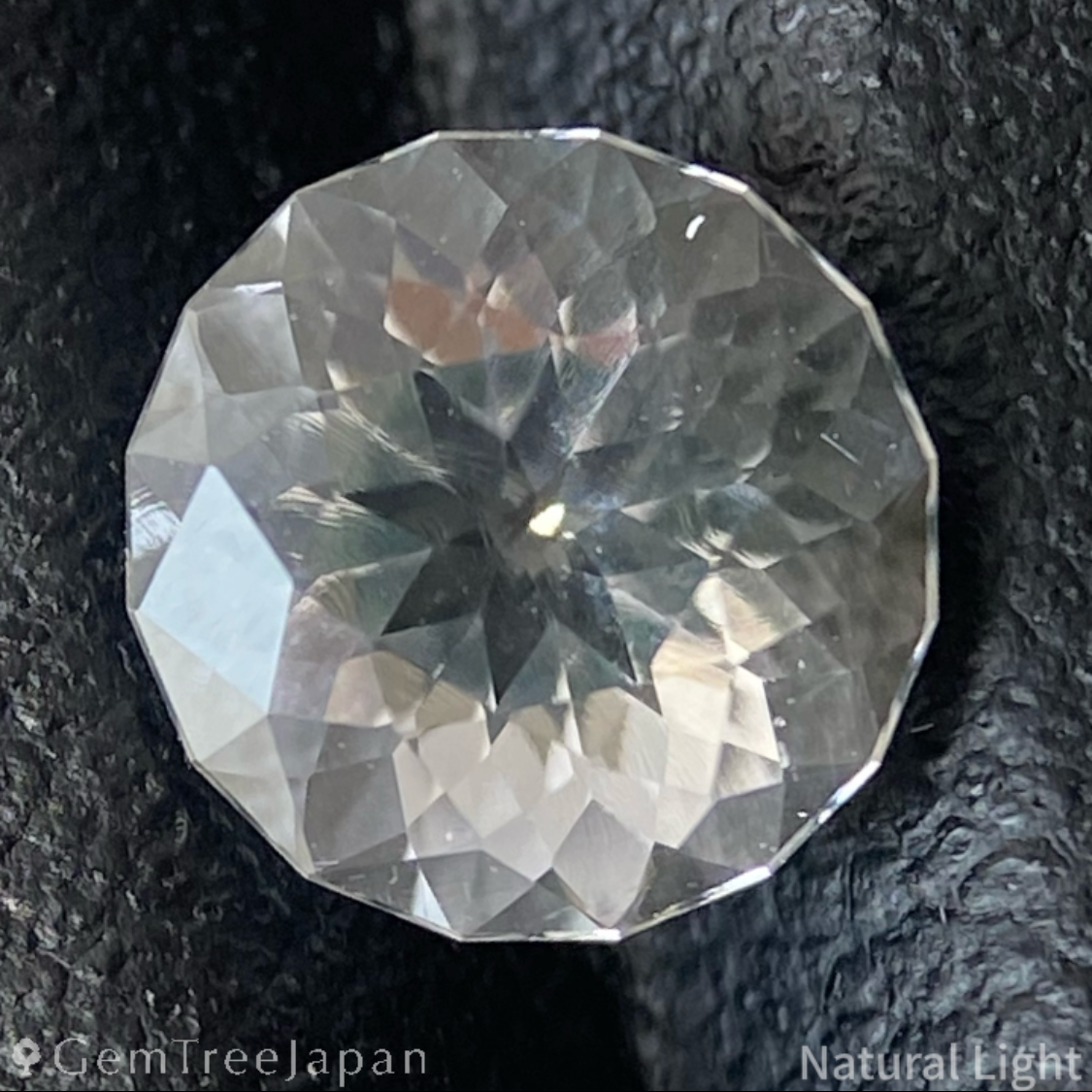 Hyalite Opal 0.940ct / Hungary