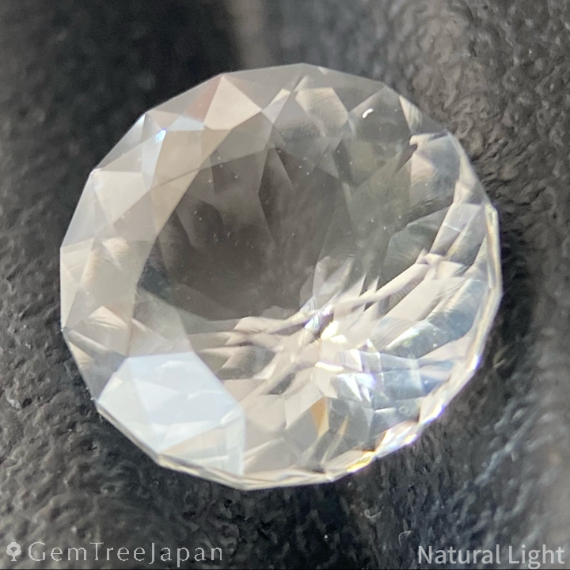 Hyalite Opal 0.940ct / Hungary