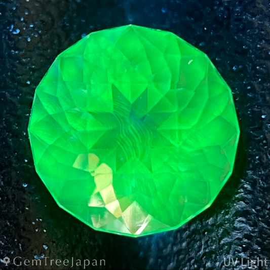 Hyalite Opal 0.940ct / Hungary