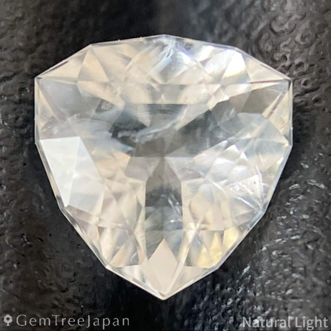 Hyalite Opal 0.766ct / Hungary