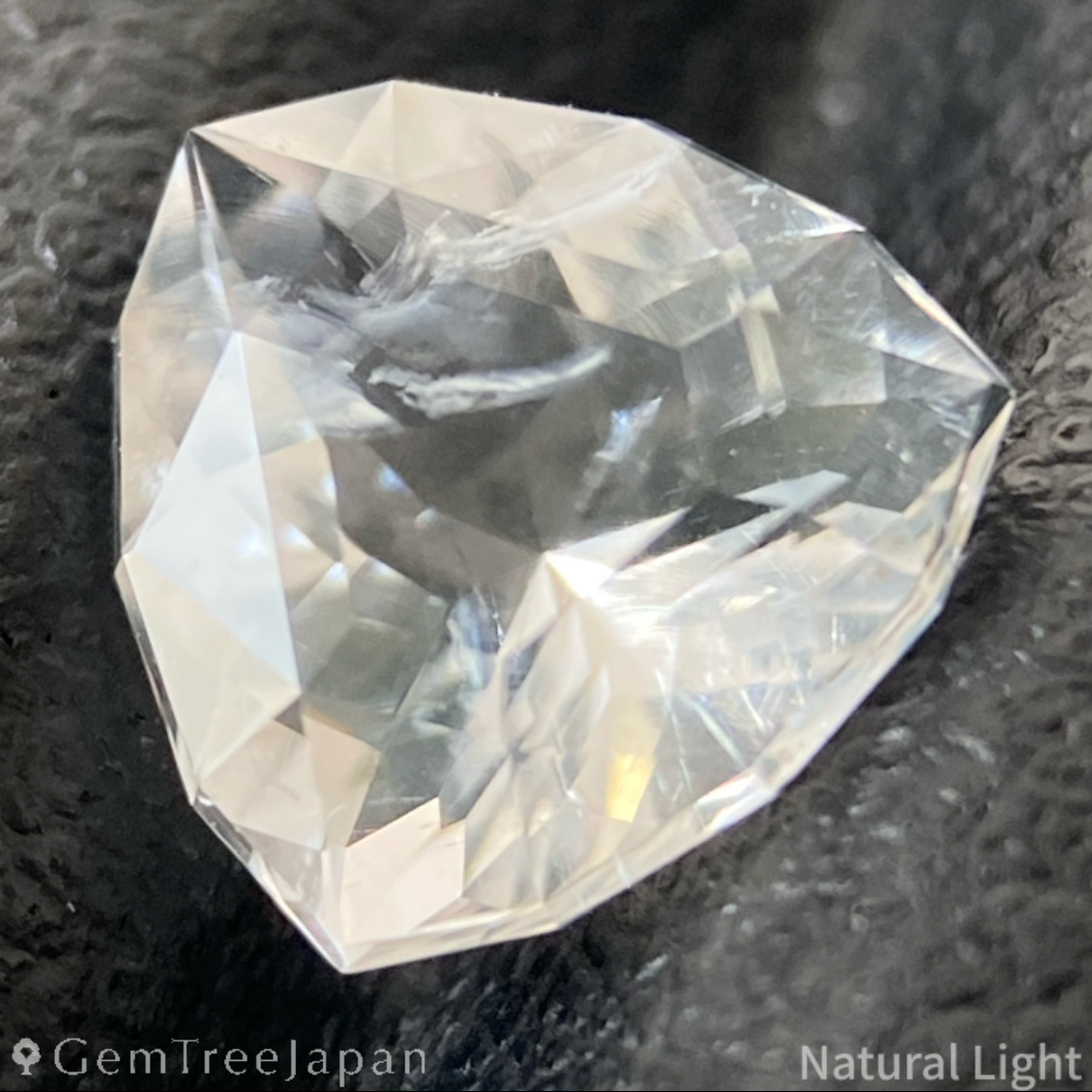 Hyalite Opal 0.766ct / Hungary