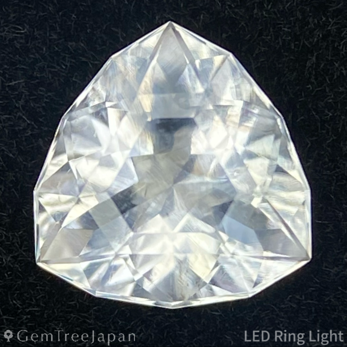 Hyalite Opal 0.766ct / Hungary