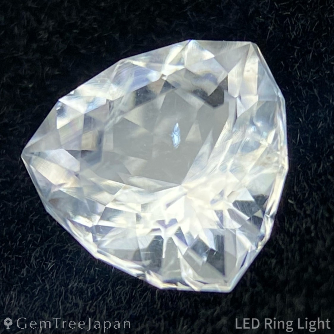 Hyalite Opal 0.766ct / Hungary