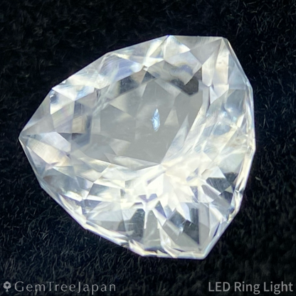 Hyalite Opal 0.766ct / Hungary
