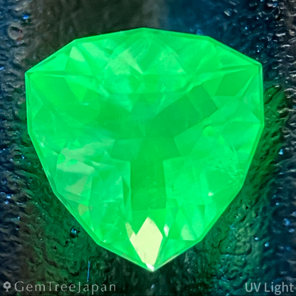 Hyalite Opal 0.766ct / Hungary