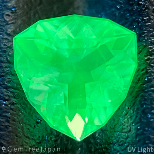 Hyalite Opal 0.766ct / Hungary