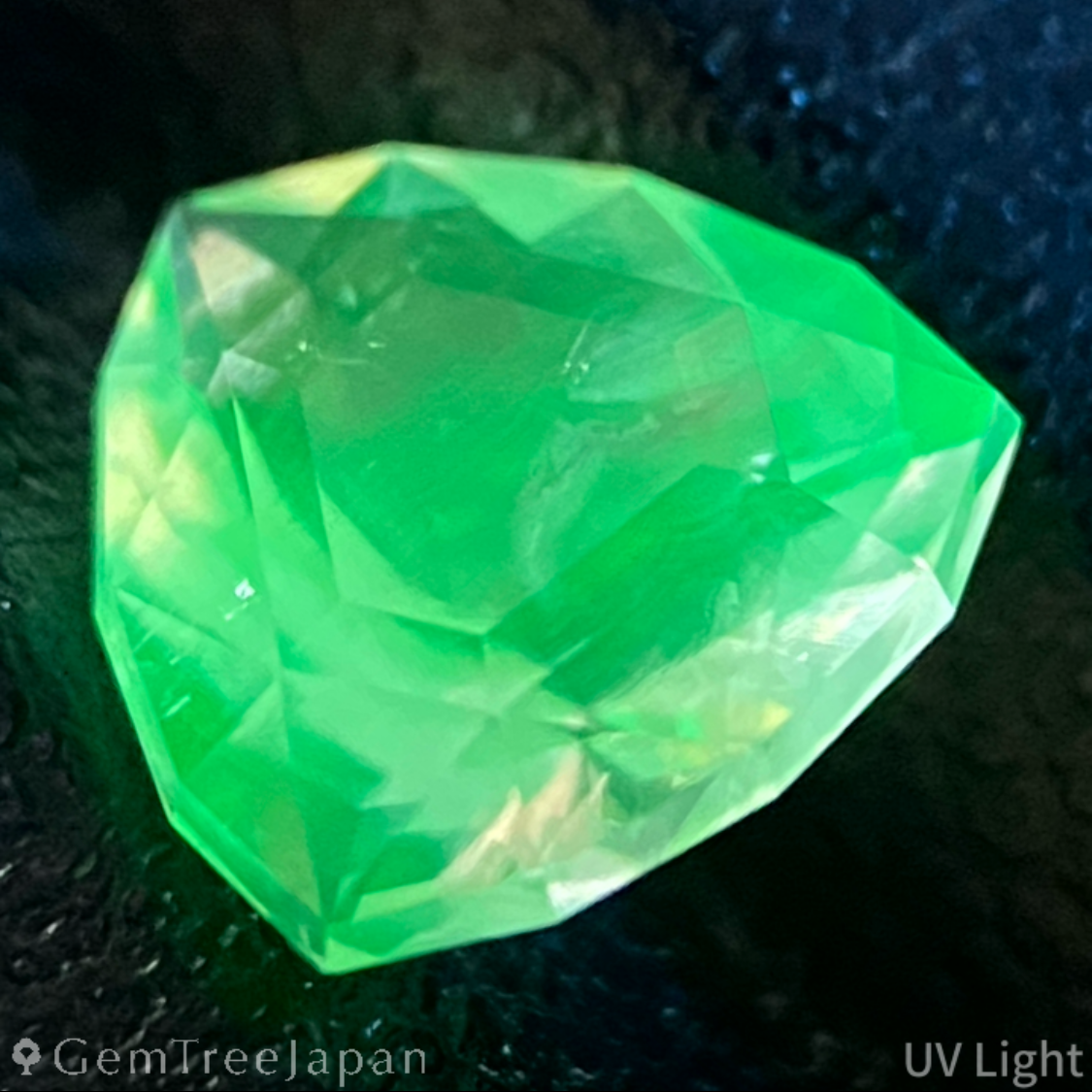 Hyalite Opal 0.766ct / Hungary