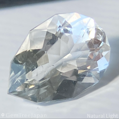 Hyalite Opal 0.863ct / Hungary