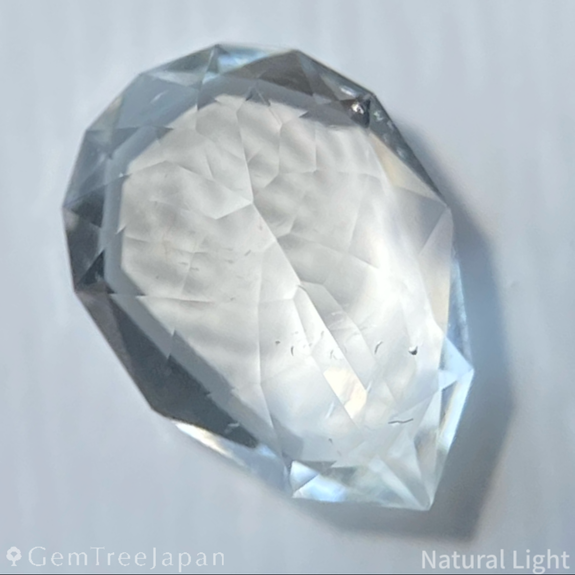 Hyalite Opal 0.863ct / Hungary
