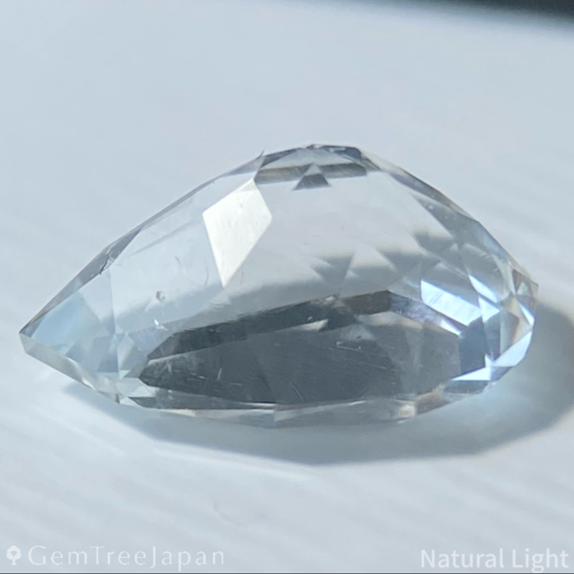 Hyalite Opal 0.863ct / Hungary