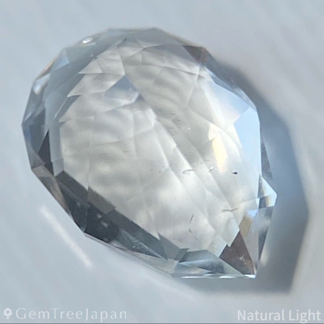 Hyalite Opal 0.863ct / Hungary