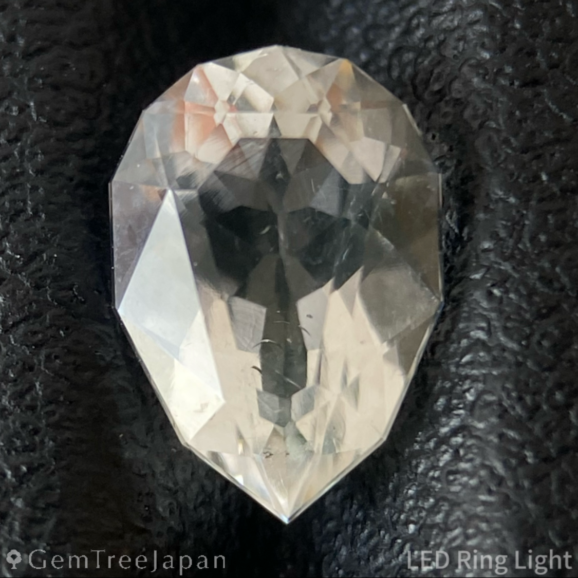 Hyalite Opal 0.863ct / Hungary