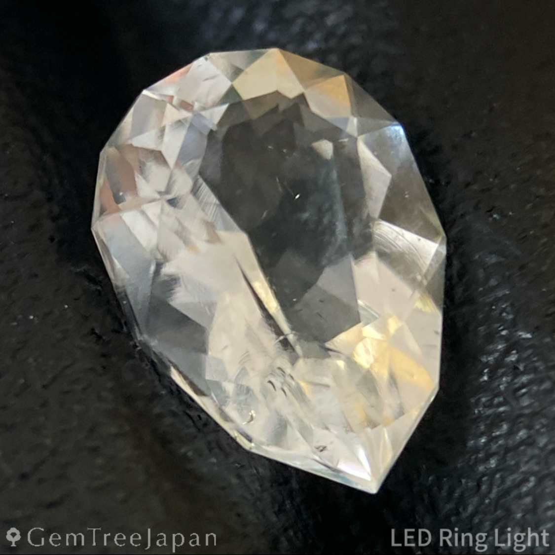 Hyalite Opal 0.863ct / Hungary