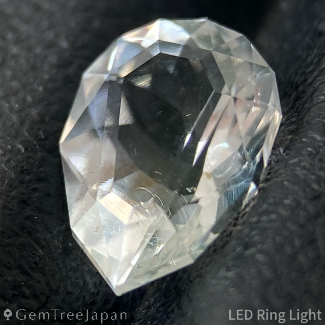 Hyalite Opal 0.863ct / Hungary