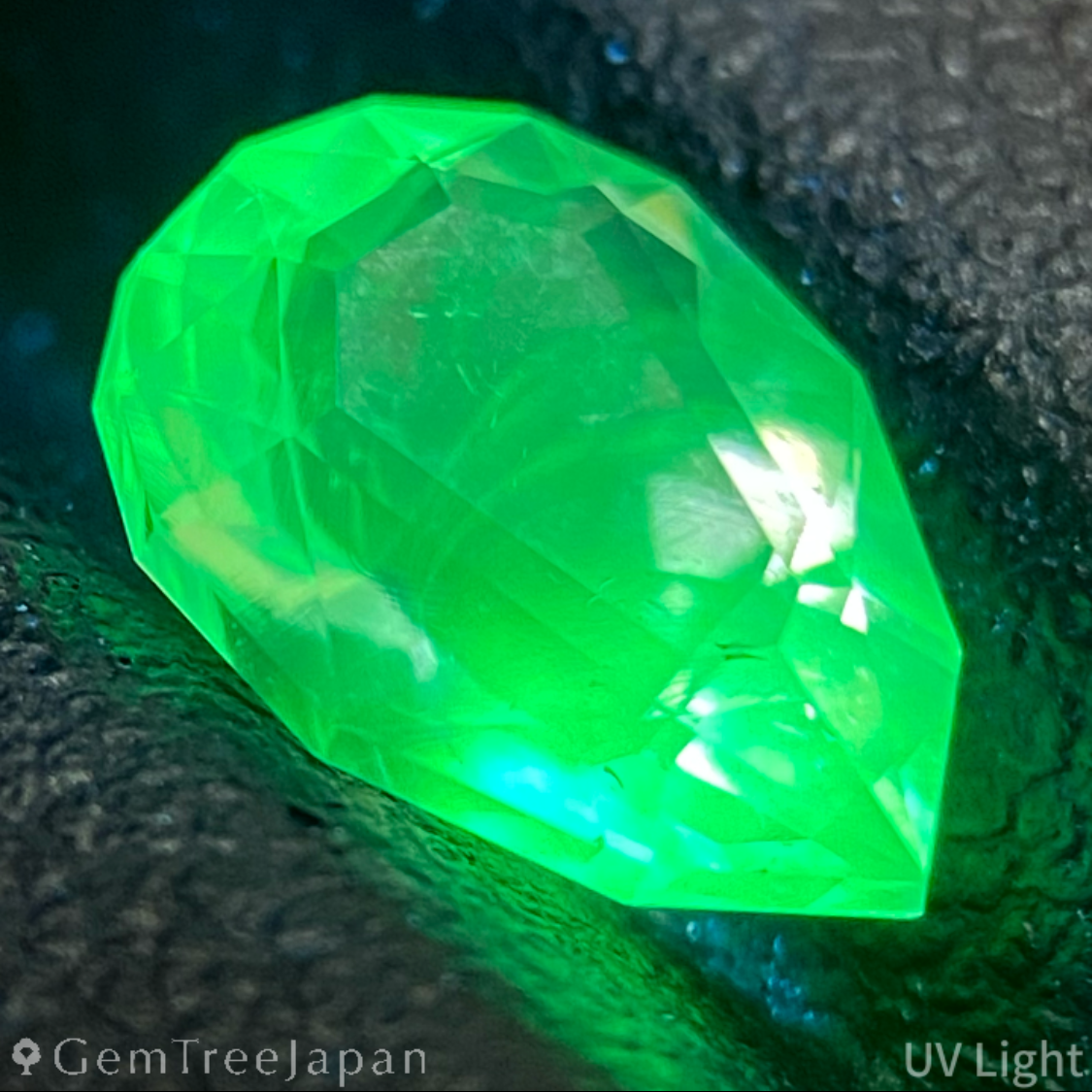 Hyalite Opal 0.863ct / Hungary