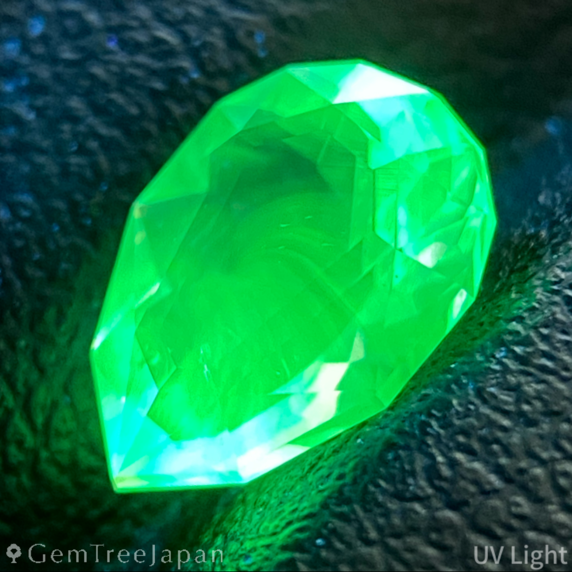 Hyalite Opal 0.863ct / Hungary