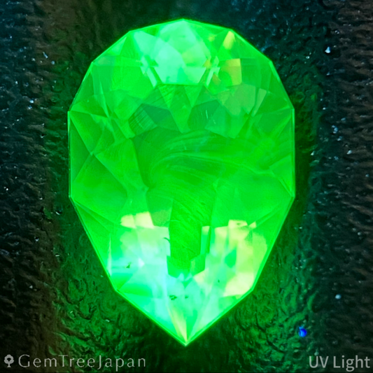 Hyalite Opal 0.863ct / Hungary