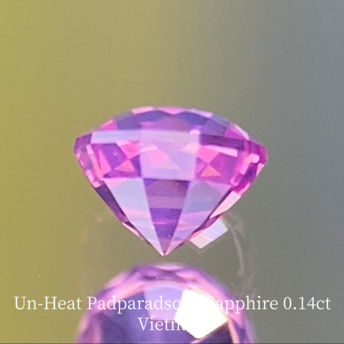 Un-Heat Padparadscha Sapphire 0.14ct / Vietnam