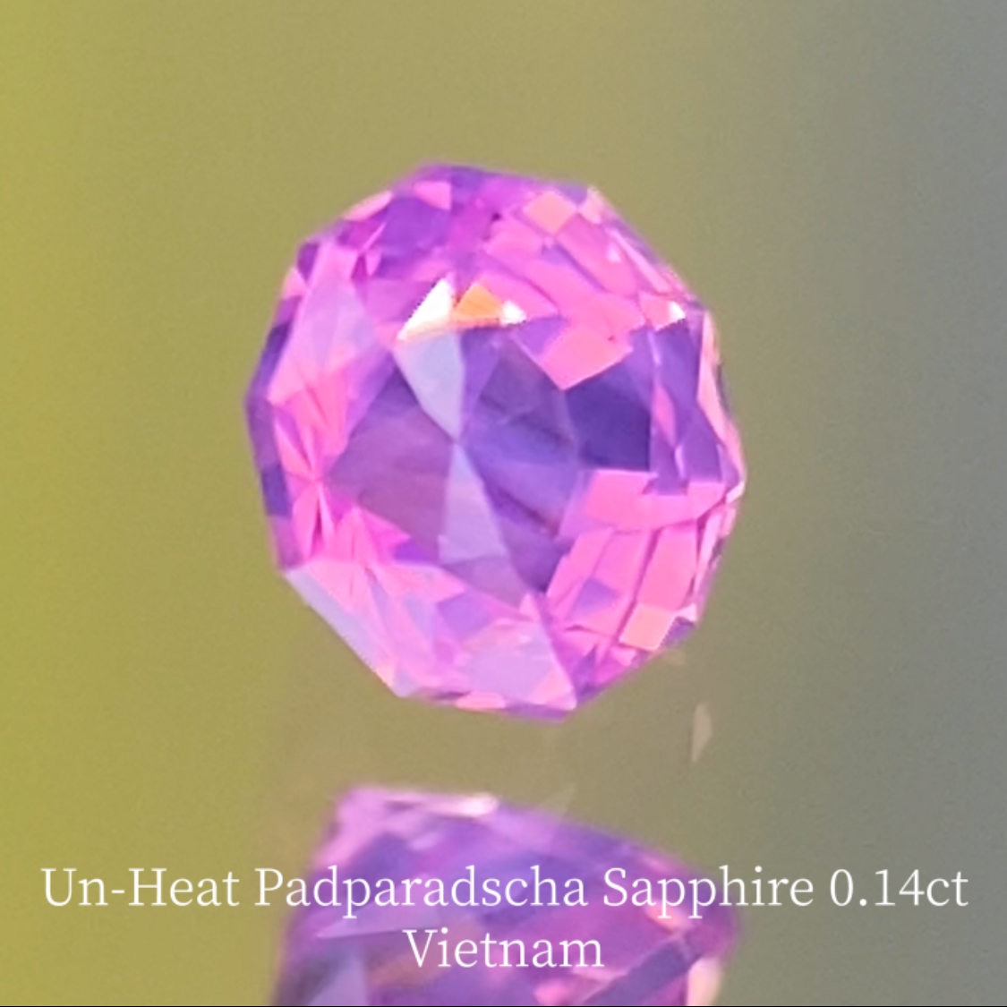 Un-Heat Padparadscha Sapphire 0.14ct / Vietnam