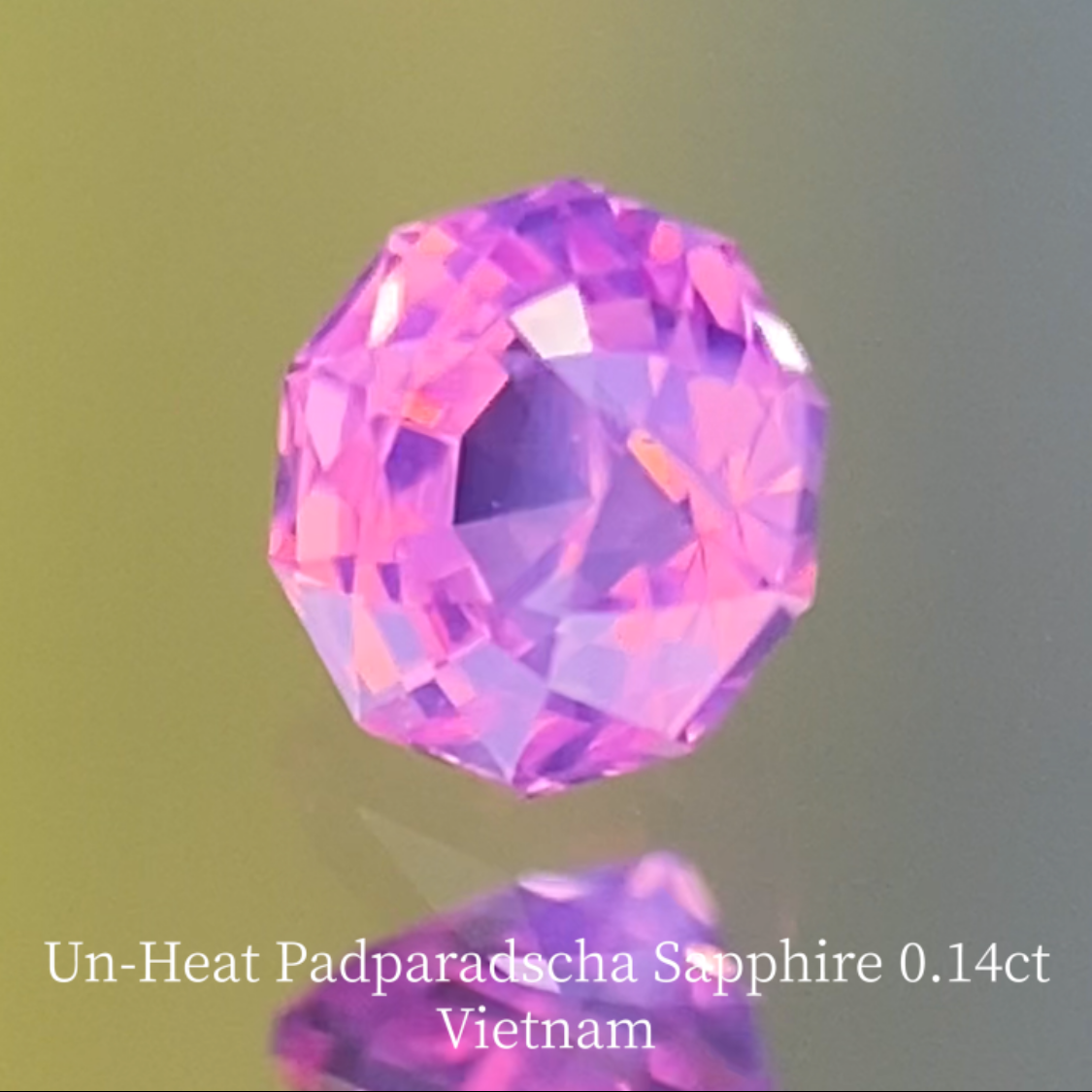 Un-Heat Padparadscha Sapphire 0.14ct / Vietnam