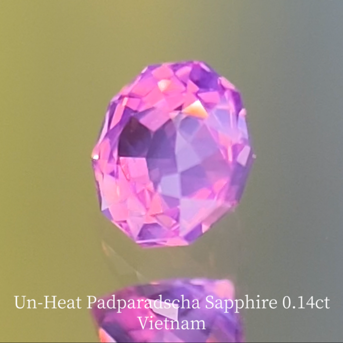 Un-Heat Padparadscha Sapphire 0.14ct / Vietnam