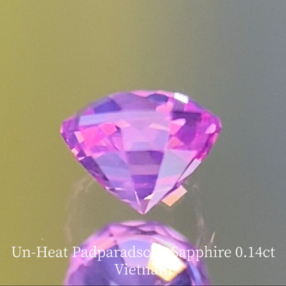 Un-Heat Padparadscha Sapphire 0.14ct / Vietnam