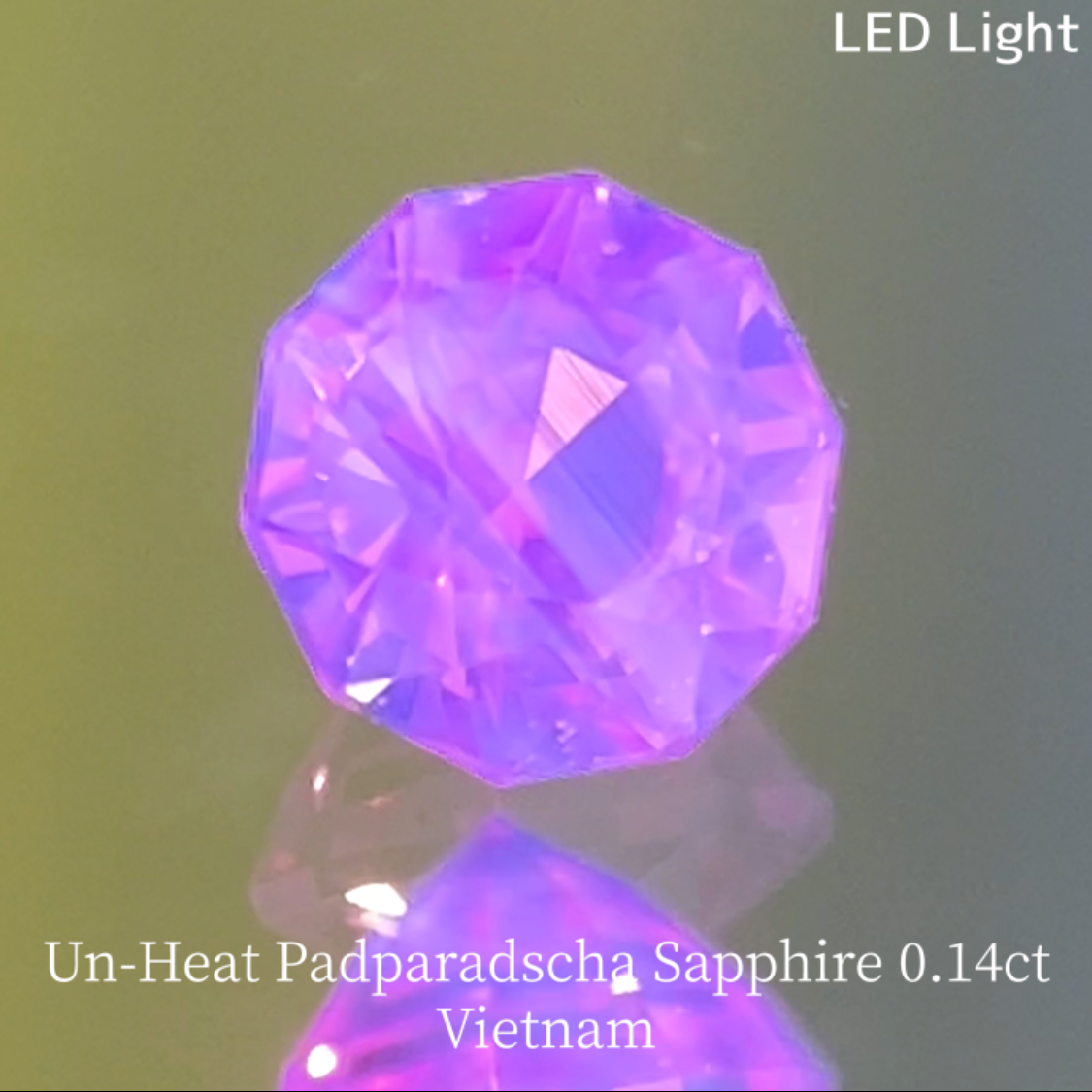 Un-Heat Padparadscha Sapphire 0.14ct / Vietnam