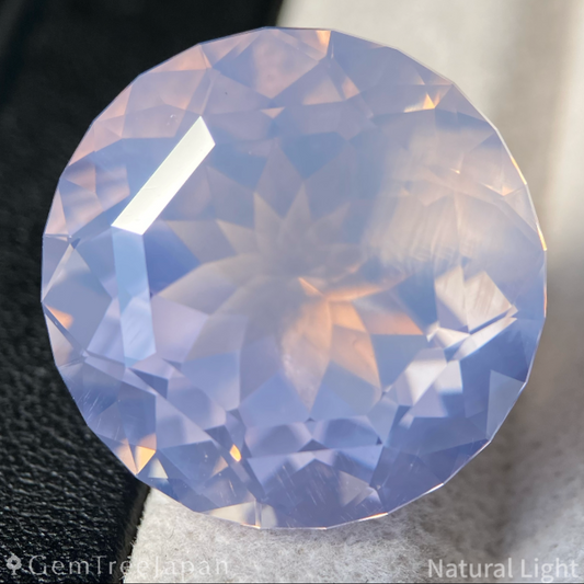 Milky Amethyst 36.028ct / Brazil
